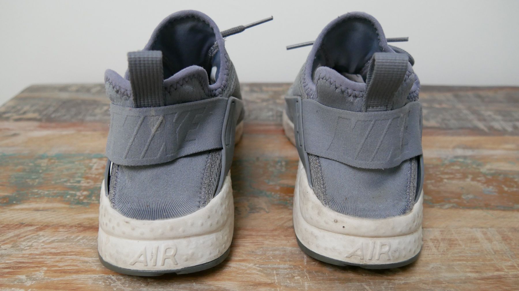Nike Scarpe da donna: Nike Huarache Sneaker grau weiss 40 – Usato da Zürich venduto da julia_vina 1