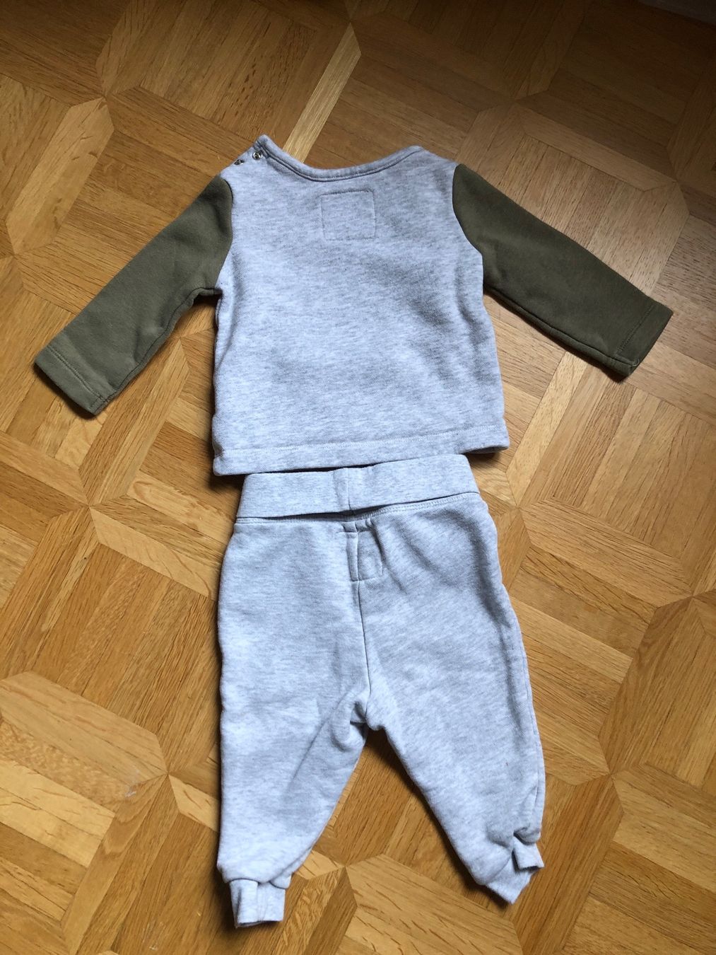 Lotti & Set di vestiti: Trainer mit Katze Gr. 62/68 (5) – Usato da Vilters venduto da Zwaergli13 1