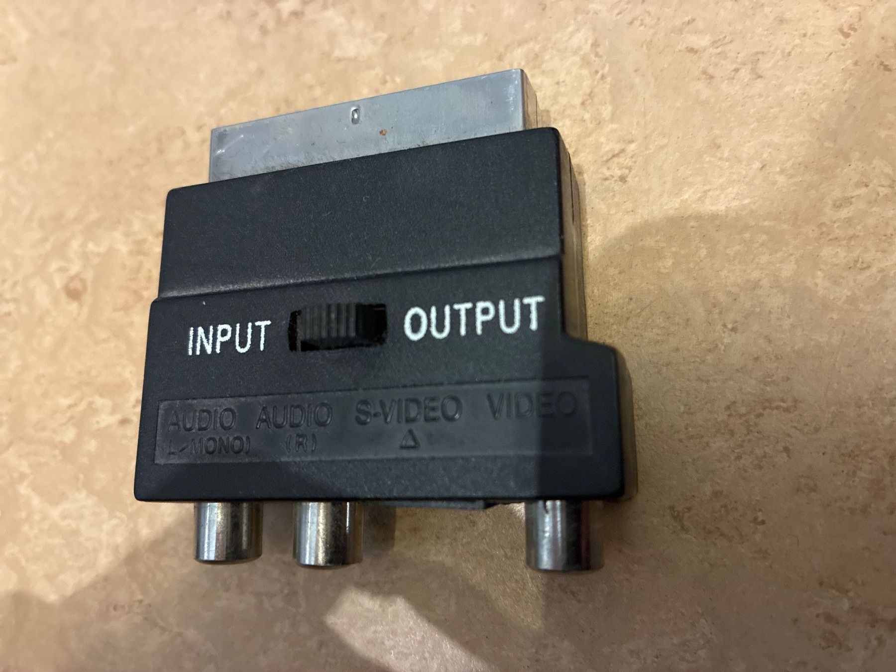 Laufwerke & Adapter: Scart Adapter auf Cinch/S-Video - Switch Input/Output – Gebraucht aus Guntershausen von Gloominati