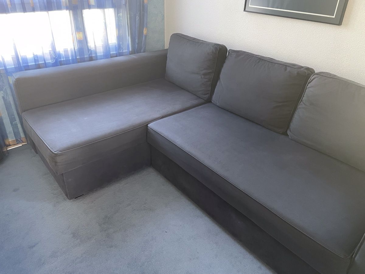 Ikea Divani: Graues Ecksofa mit Bettfunktion und Stauraum, Ikea Manstad – Usato da Küsnacht ZH venduto da Asailor