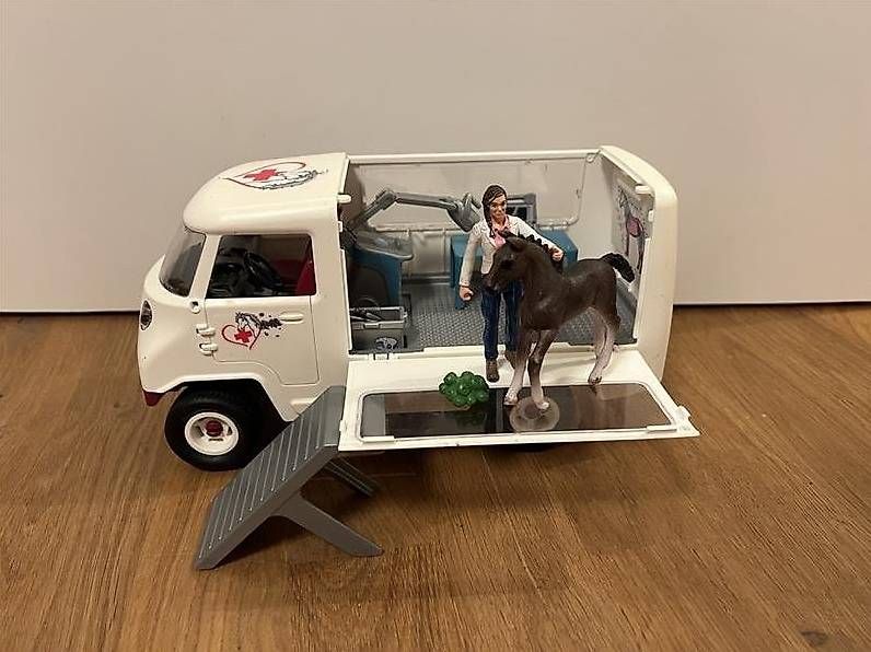 Giocattoli: Schleich Tierarztauto – Usato da Hünenberg See venduto da Dowjones