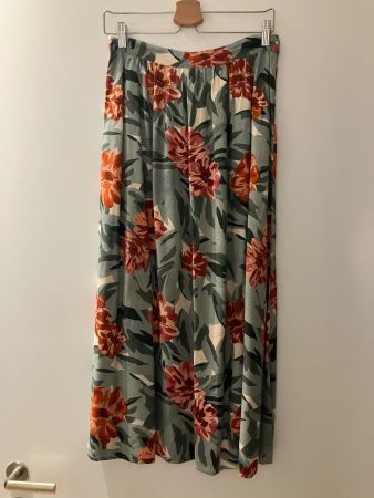Les Petits Hauts Jupe midi fleurie comme neuve