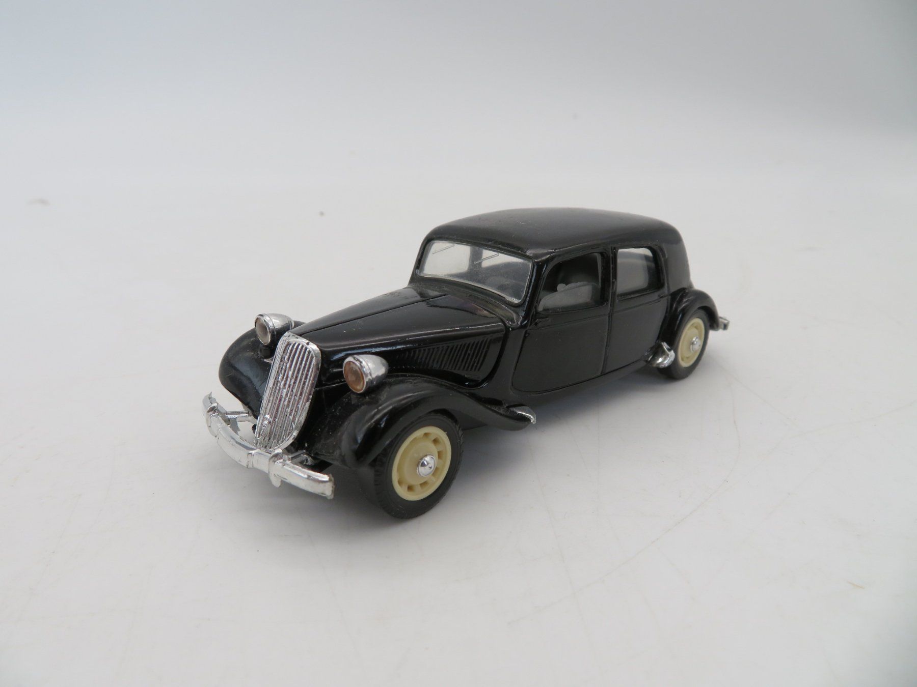 Citroën Modellini d'auto: Citroën Modellauto-Sammlung 4-teilig – Usato da Reinach BL venduto da WBZ-Flohmarkt 1