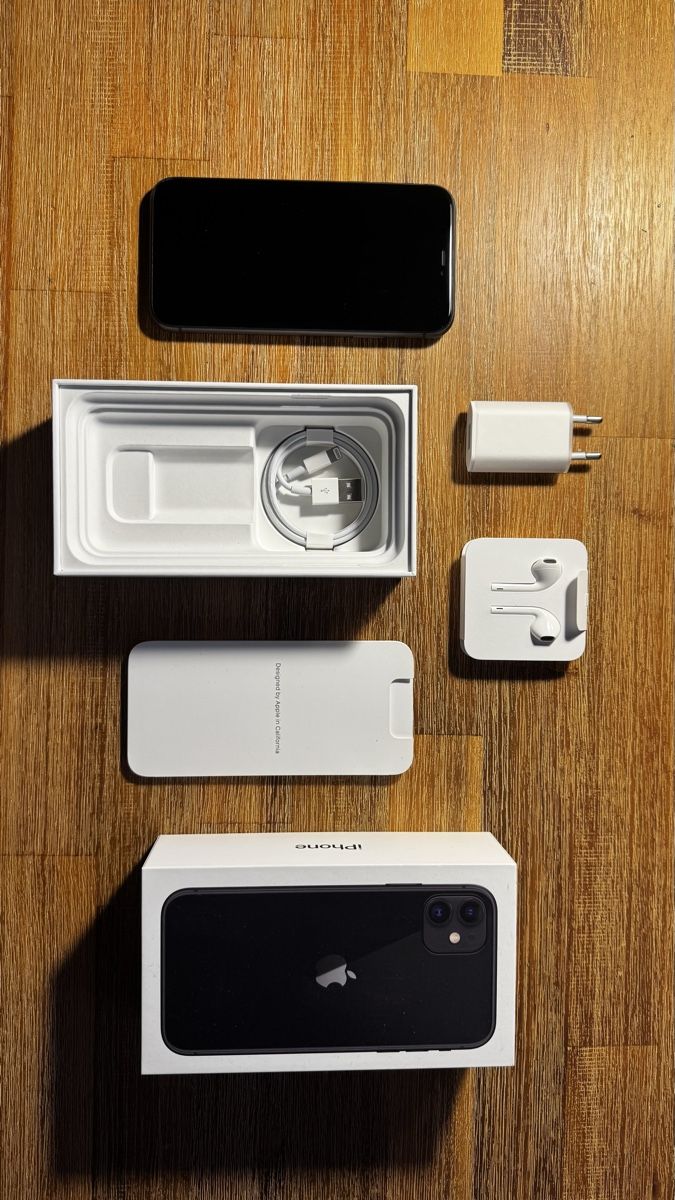 Apple Telefoni cellulari / Smartphones: iPhone 11 noir avec accessoires, bon état – Usato da Granges-de-Vesin venduto da Dricce36001