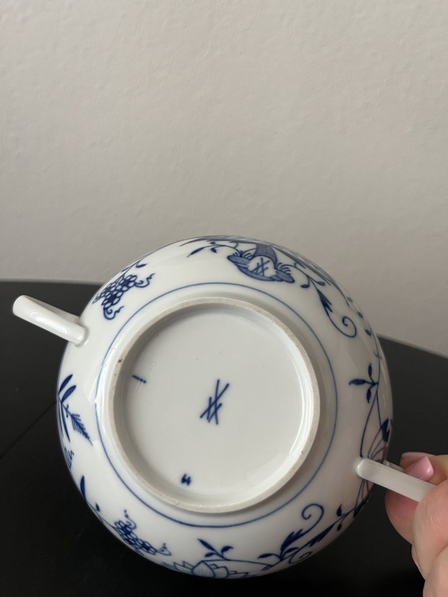 Ciotole: Meissen Blue Onion two-handled soup cup – Usato da Zürich venduto da Nowstalgia 2
