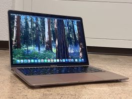 MacBook Air M1 13” (2020) – 8GB RAM / 256GB SSD – Gold