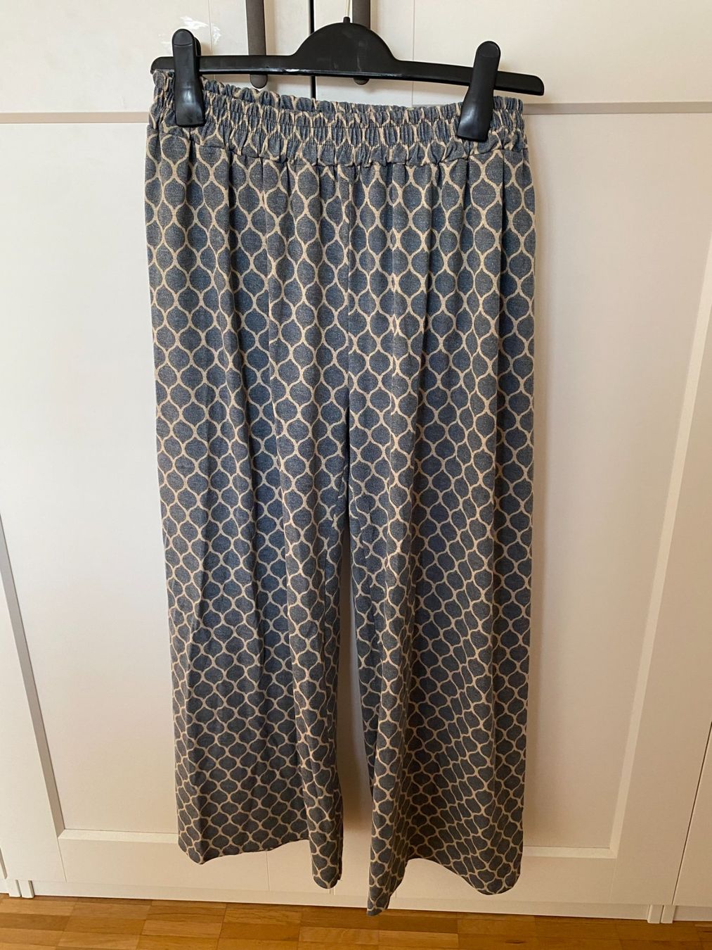 Hosen: Hellblaue/beige Stoffhose Gr. M – Gebraucht aus Unterengstringen von cck_