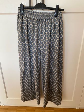 Hellblaue/beige Stoffhose Gr. M
