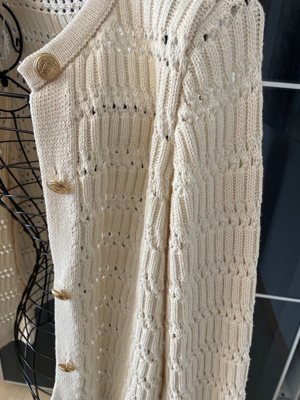 Giacche: Cremige Strickjacke mit Goldknöpfen Gr.L – Nuovo (secondo la descrizione) da Obfelden venduto da 3zwerge 2