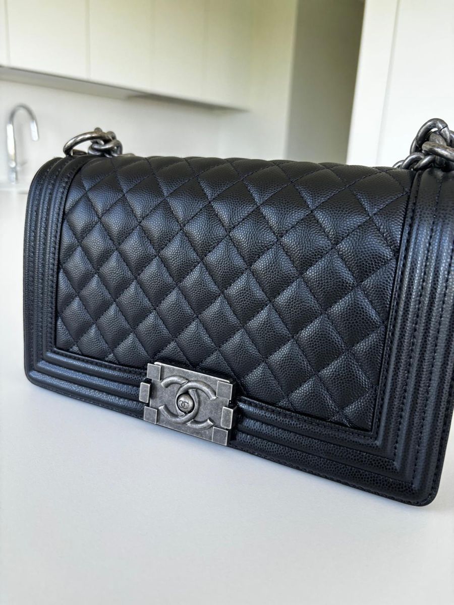 Chanel Sacs femmes: Chanel Boy Black Caviar Medium – Neuf (Voir description) à St-Légier-Chiésaz par candidog