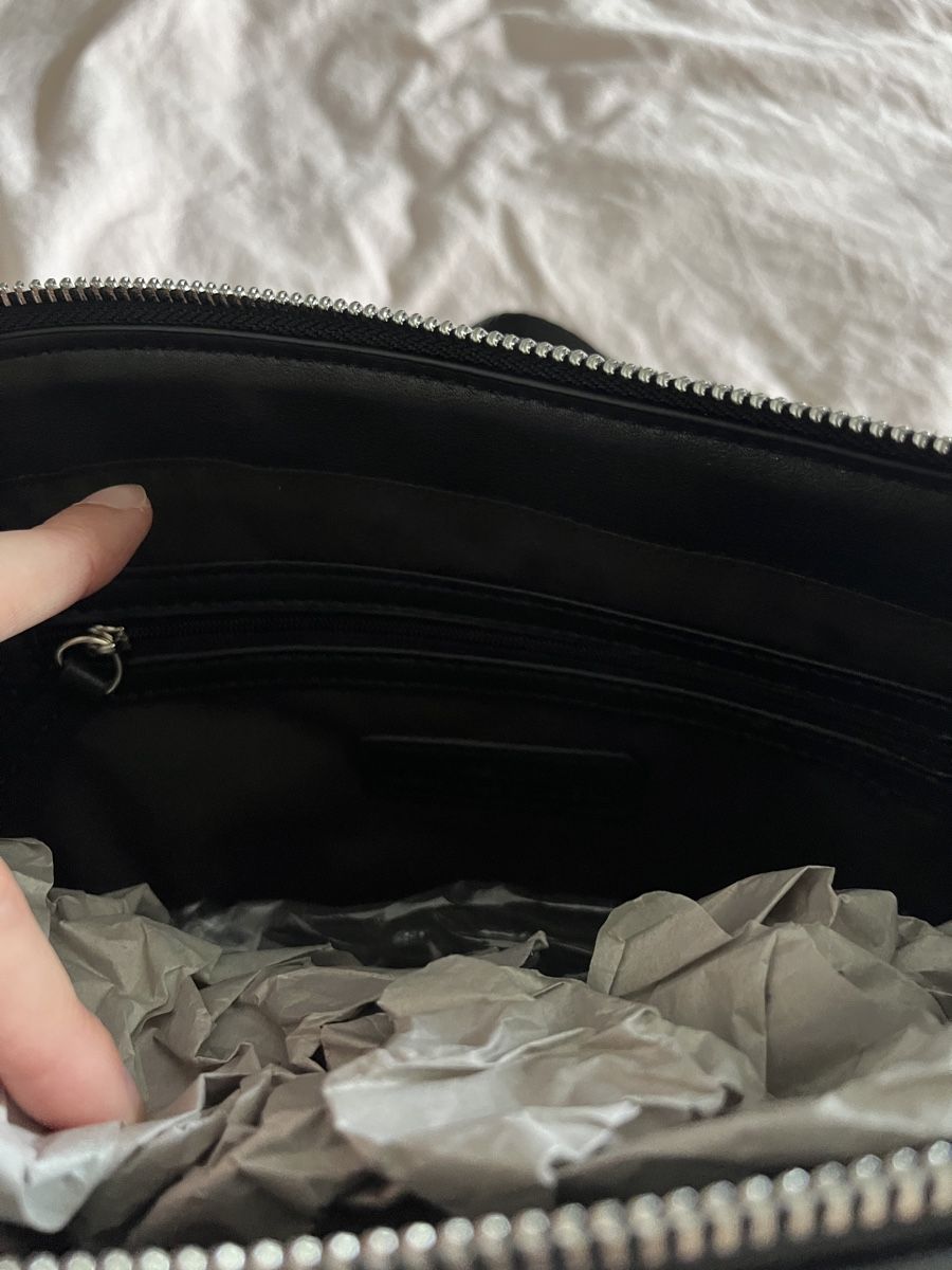 Valentino Borse: Schwarze Valentino Umhängetasche – Nuovo e nell'imballaggio originale da Sulgen venduto da jac_hp2g 6
