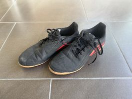 Adidas Hallenschuhe schwarz rot Grösse 38.5