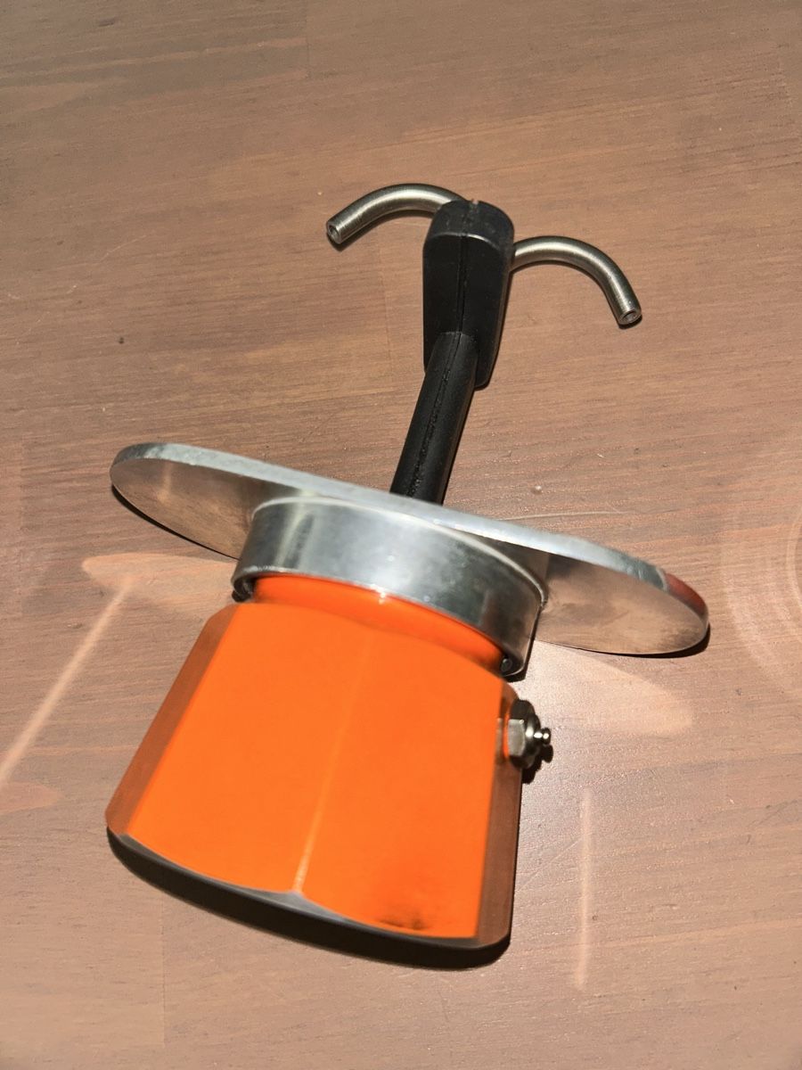 Macchine per caffè & Macchine per espresso: Original Bialetti Moka Express + 2 Espresso-Tassen – Usato da Basel venduto da Negroni94 1