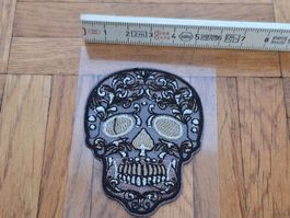 Kleiner Totenkopf Bügel Bild
