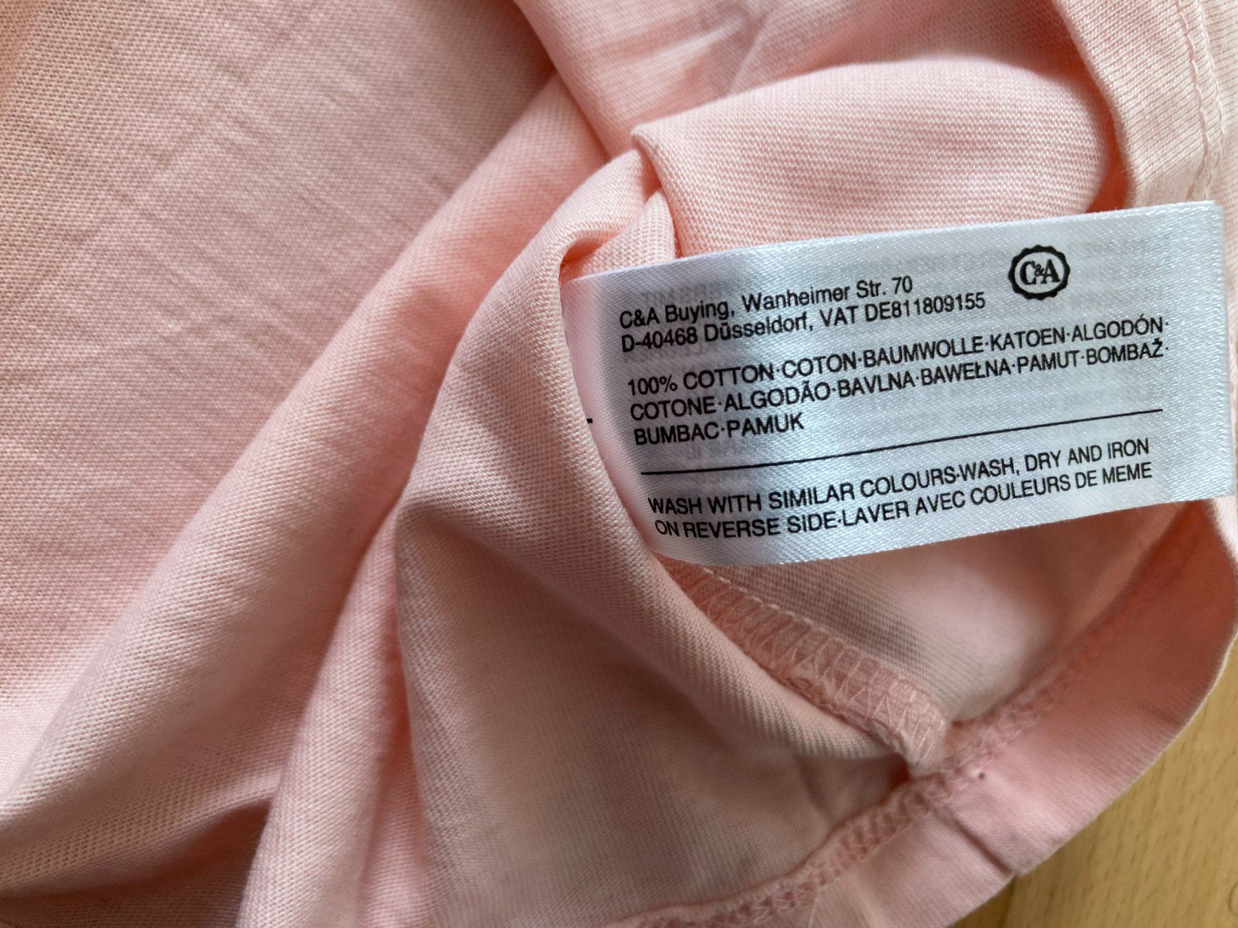 C&A Blusen, T-Shirts & Tops: T-Shirt rosa mit Schulter-Rüschen – Gebraucht aus Muttenz von Juvenile33 3