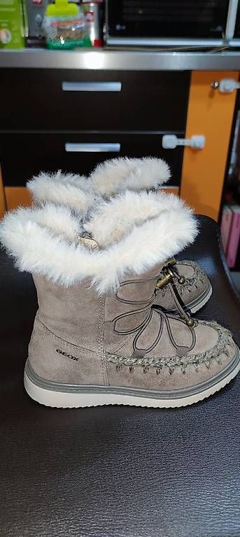 Scarpe per ragazze: Stivaletti bambina – Usato da Locarno venduto da lan_jf9k 1