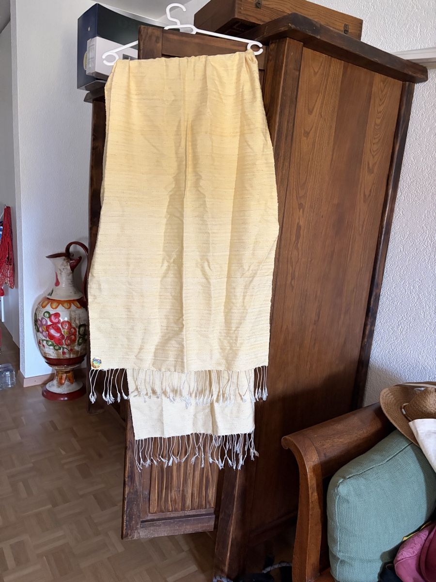 Benetton Foulards, Tücher & Schals: Écharpe soie beige benetton neuve – Neu und originalverpackt aus Delémont von amo_jx5x