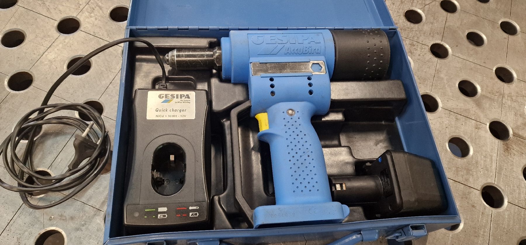 Perceuses: Gesipa Nietmaschine  – D'occasion à Emmenbrücke par inf_l8yf 1