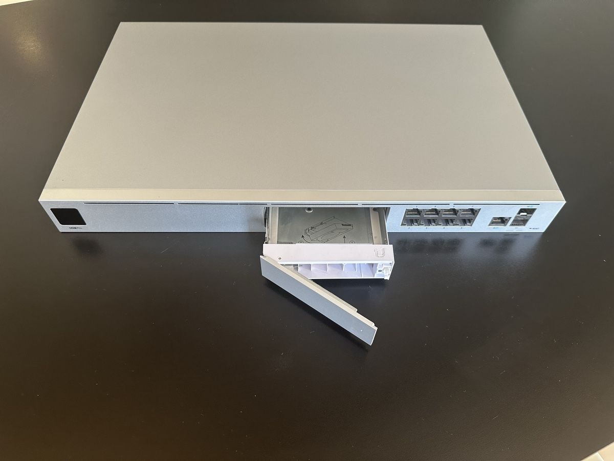 Unifi Modems & Routeurs: Unifi UDM Pro (Cloud Gateway) – D'occasion à Bern par Illimark 1