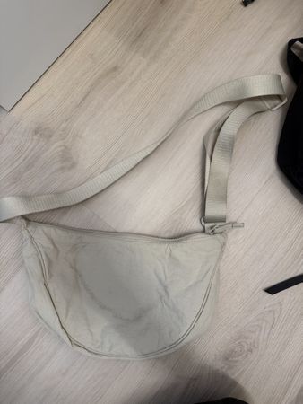 uniqlo (kleine) beige umhängetasche