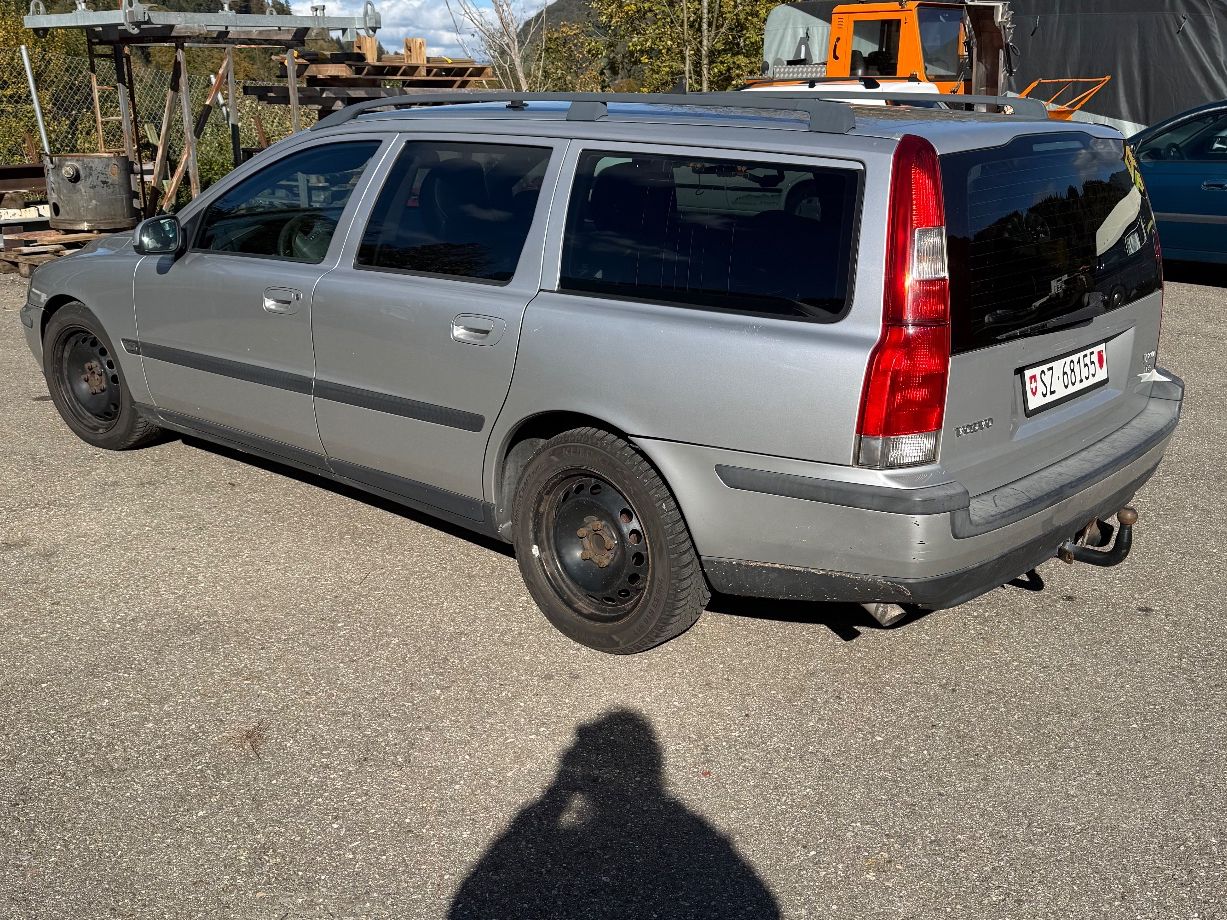 Volvo Autos: Volvo V70 2,3 T – Gebraucht aus Vorderthal von mtr_6jy2 1