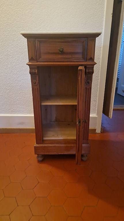 Comodini: Nachttisch Kommode mit Marmorplatte – Usato da Bern venduto da Sabine032 4
