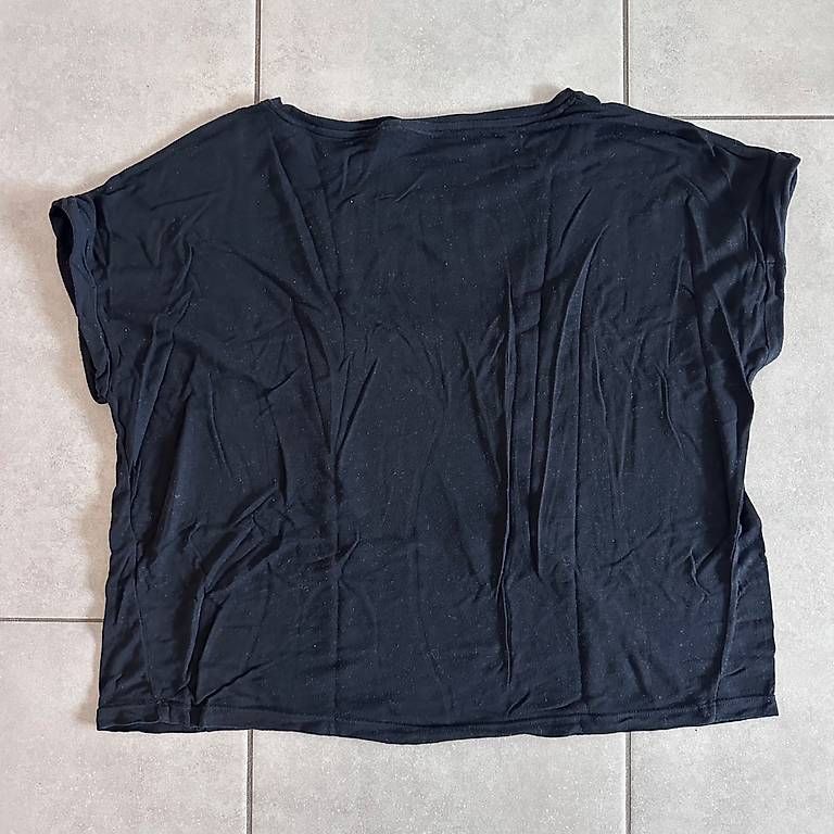T-shirt: aim'n Black Roll Sleeve Top, S – Usato da Aarwangen venduto da arimiak 2