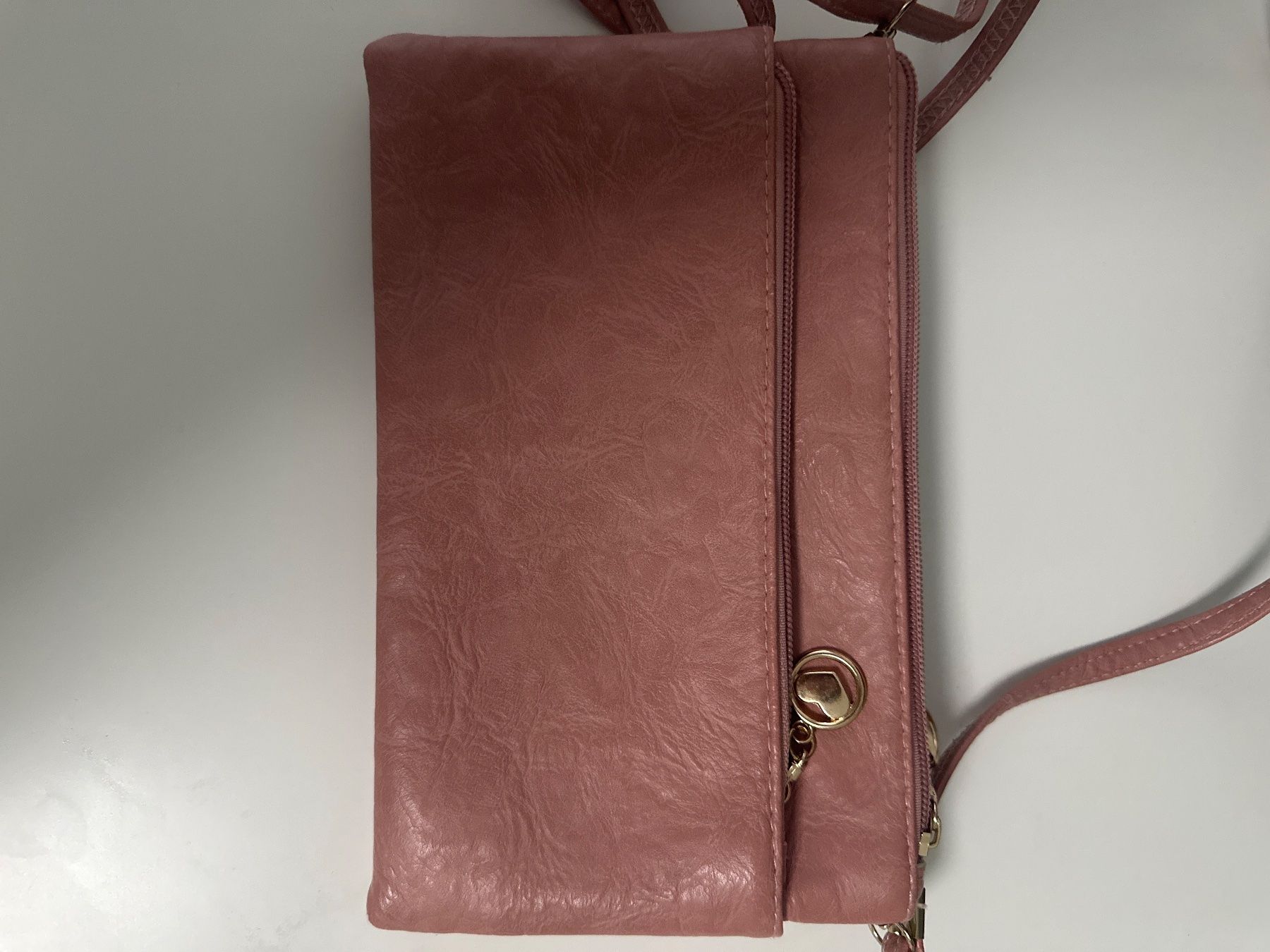 Sacs femmes: Umhängetasche klein rosa – D'occasion à Visp par jel_75xg 1