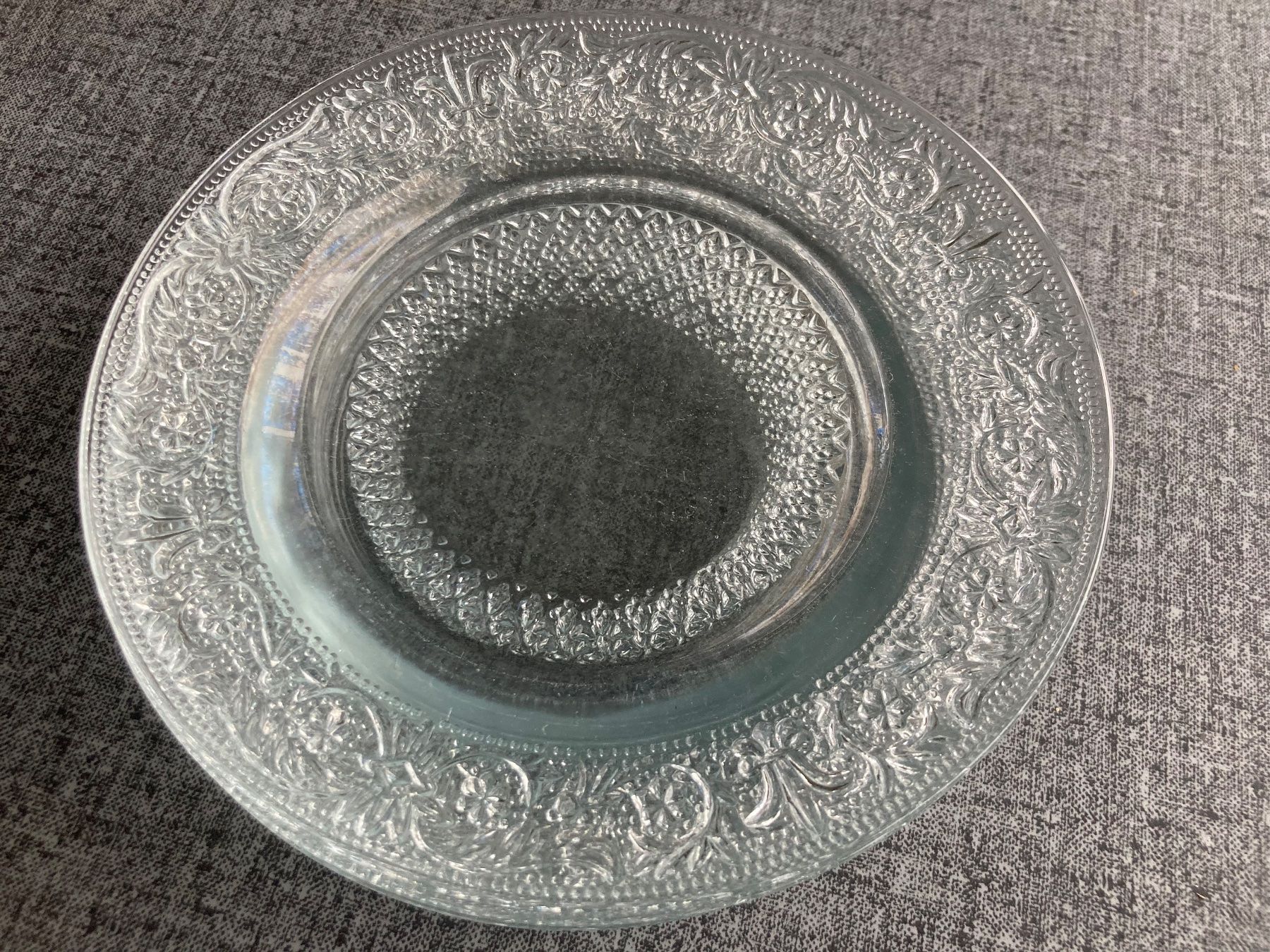 Piatti: Vintage Glas-Dessertteller mit Blumenmuster, 5 Stk – Usato da Zürich venduto da Idbiw 1