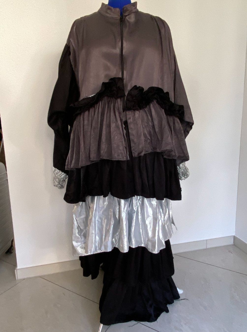 Costumi: Fasnacht Strassenkleid – Usato da Dagmersellen venduto da sheli17 4