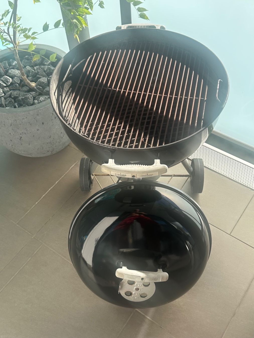 Weber Griglie: Original Weber-Grill One-Touch 47 cm plus Anzündrohr – Usato da Uetikon am See venduto da hha_fj2x 1
