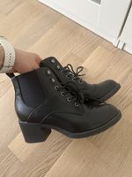 Schwarze Stiefeletten mit Absatz, Gr. 38!