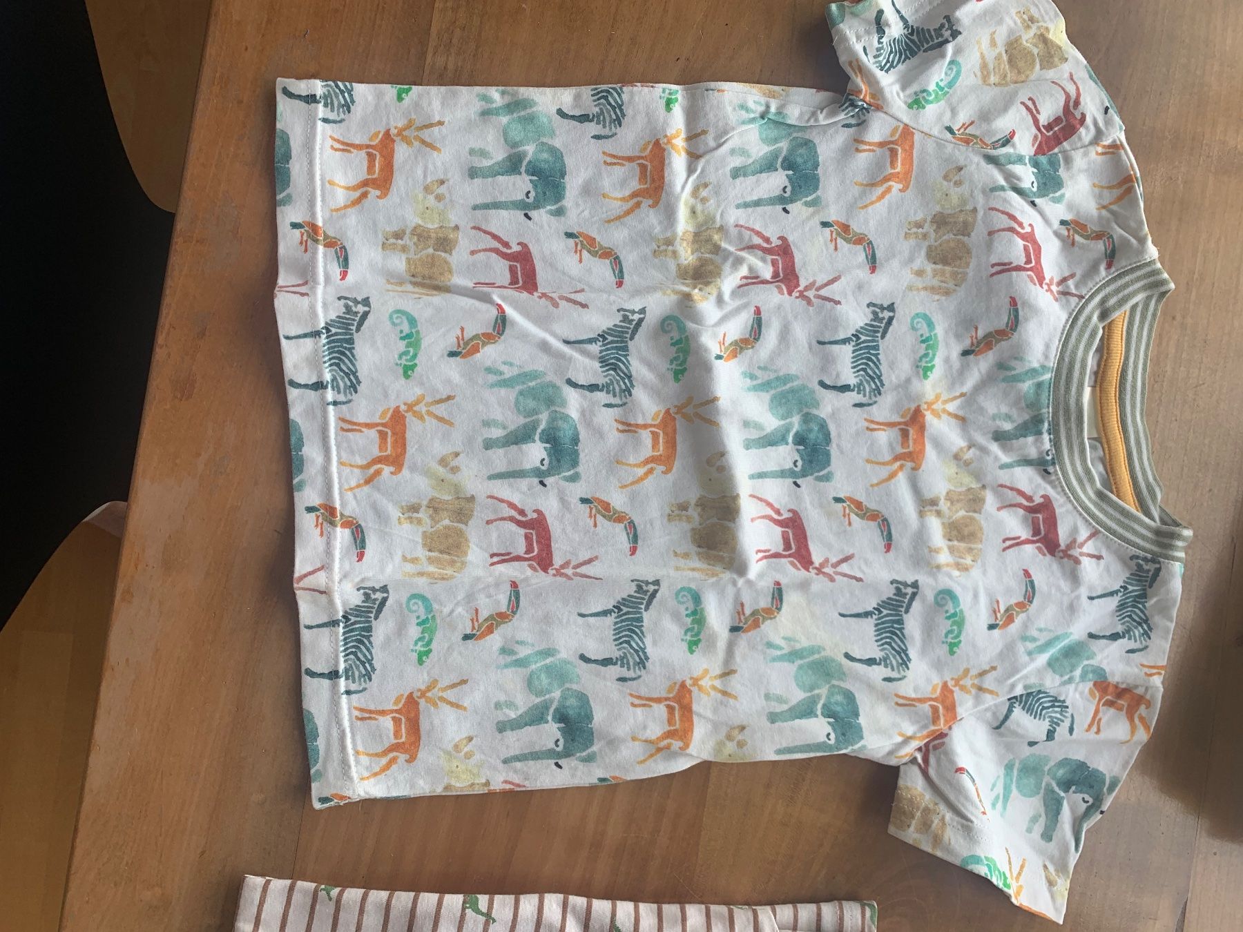 Camicie, T-shirt & Polo: 2 Stk. Kinder Shirts 104 und 116 – Nuovo (secondo la descrizione) da Wohlen AG venduto da samoali 1