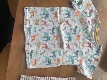 2 Stk. Kinder T'Shirts 104 und 116