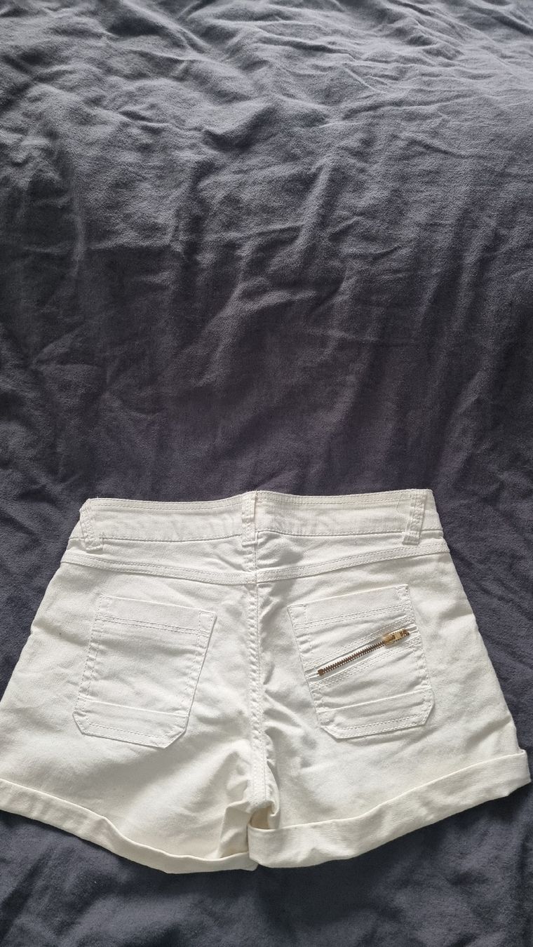 Pantaloni: Weisse Sommer-Shorts, Grösse 29 – Usato da Heimberg venduto da denise-1009 1