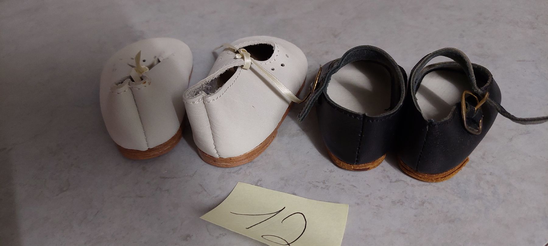 Bambole: Puppenschuhe besondere  – Nuovo (secondo la descrizione) da Muri AG venduto da nindo1 8