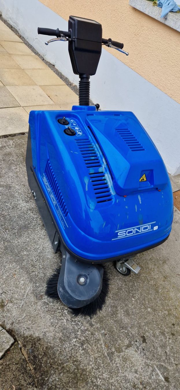 Honda Tutte le macchine: Balayeuse Sondi avec moteur Honda – Usato da St. Ursen venduto da cpi23 6