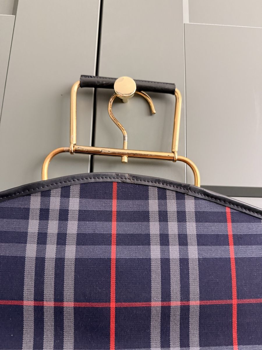 Burberry Cover & Protezioni schermo: Burberry Schutzhülle  – Usato da Stäfa venduto da Laafit 4