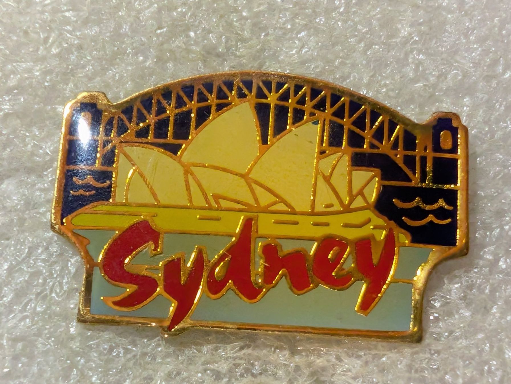 Placchette & Badge: Ansteckpin 105: Sydney – Usato da Oppligen venduto da Pin-Fall-Shop