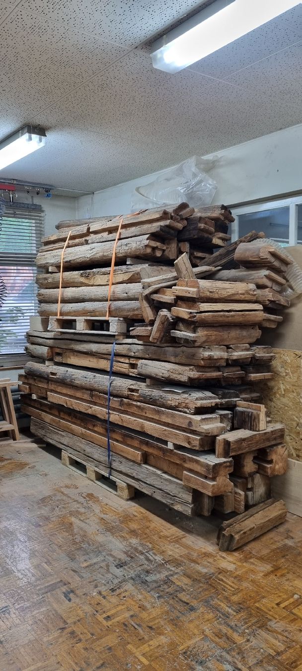 Articoli in legno: Altholz – Usato da Fläsch venduto da SruK