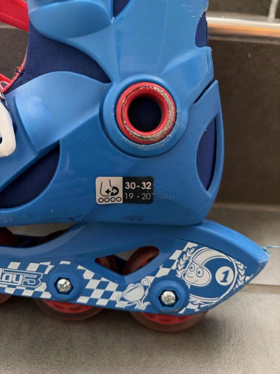 Decathlon Pattini in linea & Pattini a rotelle: Inline Skates Play3 Grösse 30-32 gebraucht – Usato da Knonau venduto da jascarb 3