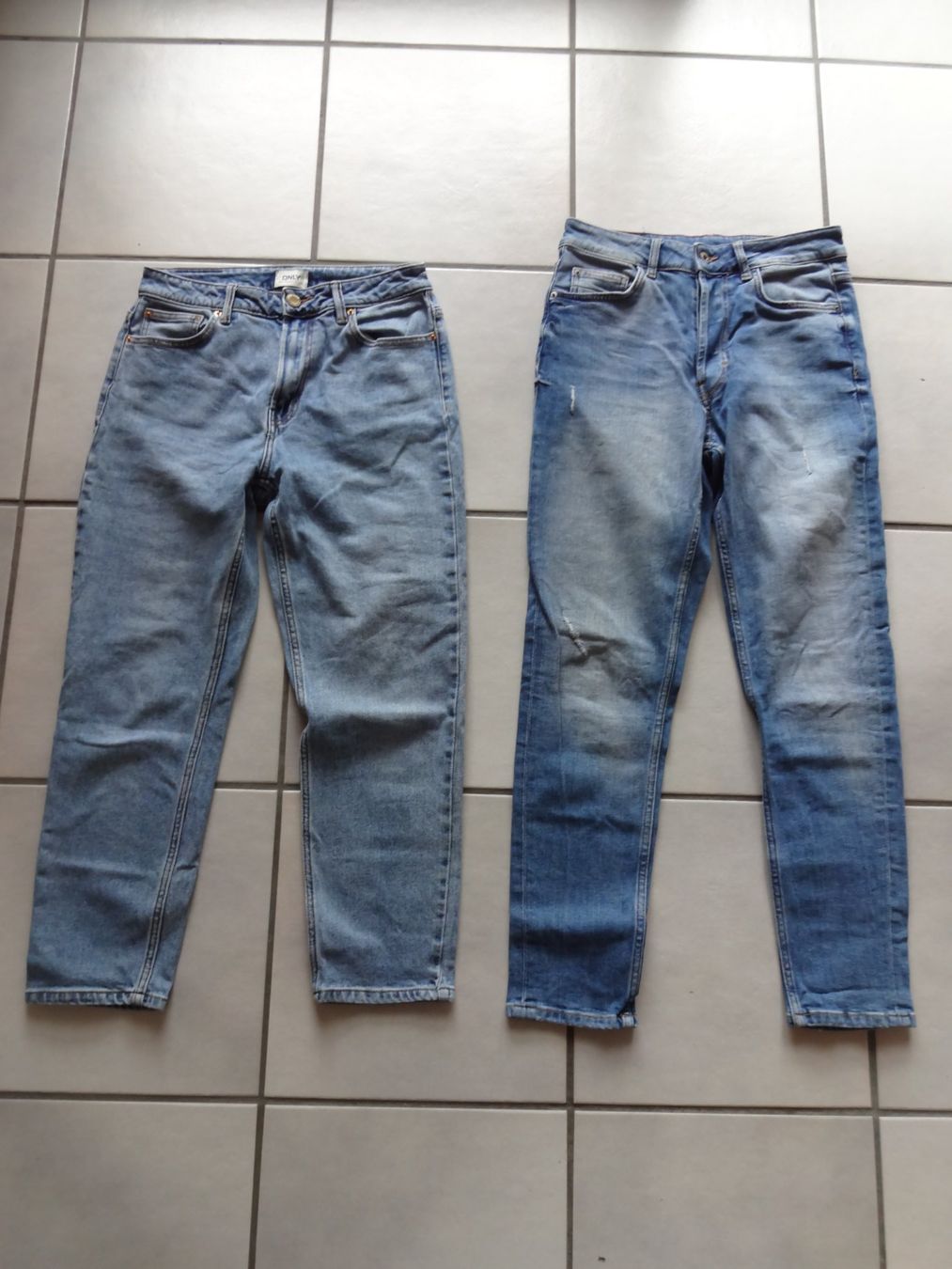 Lotti di vestiti: * Gemischtes Kleiderpaket * – Usato da Reigoldswil venduto da arosa05 8
