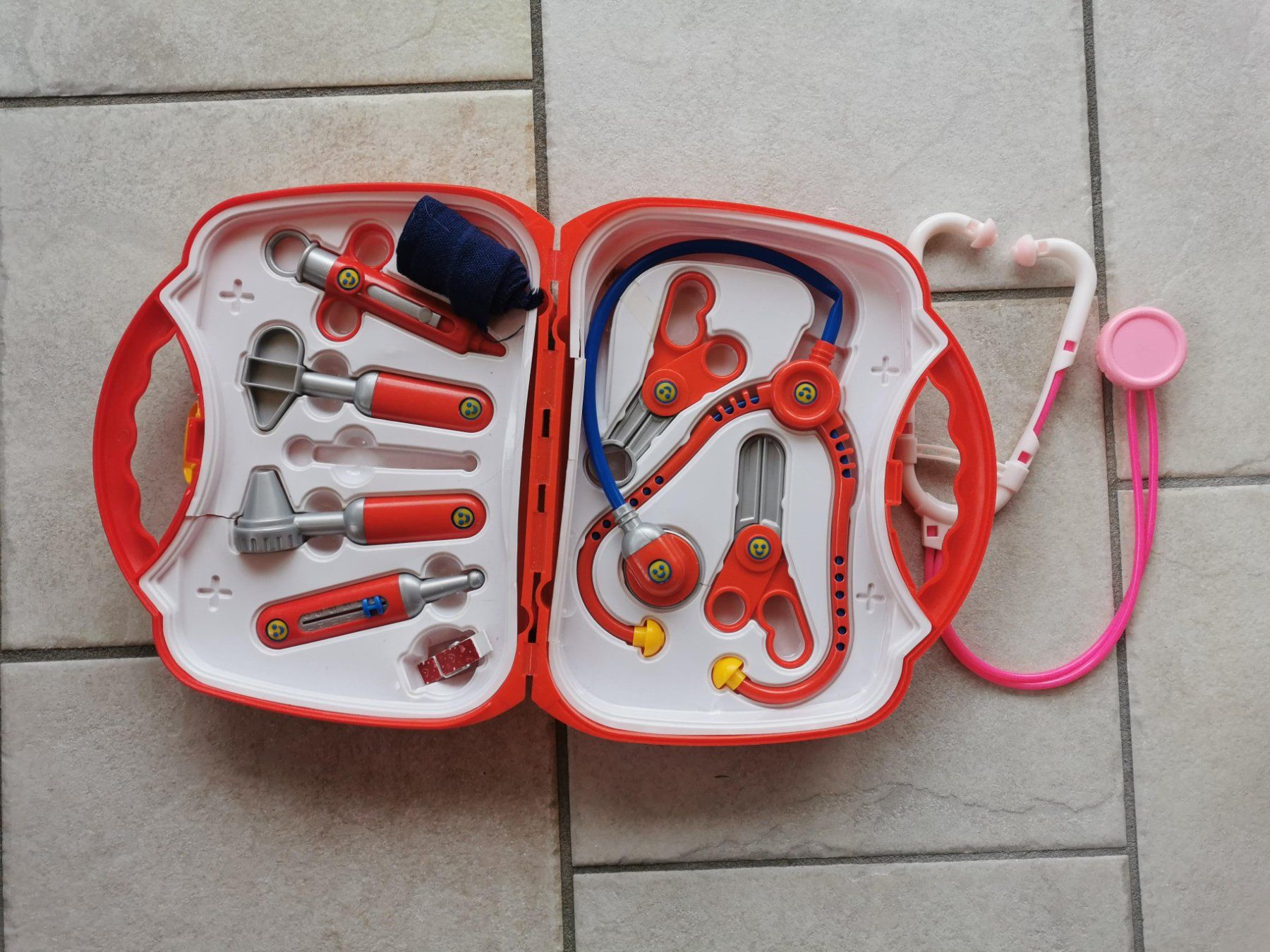 Spielzeuge: Arztkoffer – Gebraucht aus Trimmis von