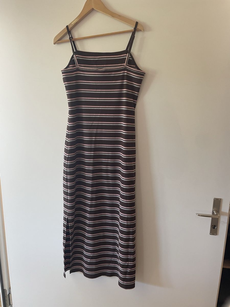 Nike Kleider: Nike vintage Style Kleid – Gebraucht aus Seedorf BE von schnaeppchenscheune 1