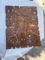 Holzschnitzerei Bali Figuren und Blumen Dekoration Wandbild
