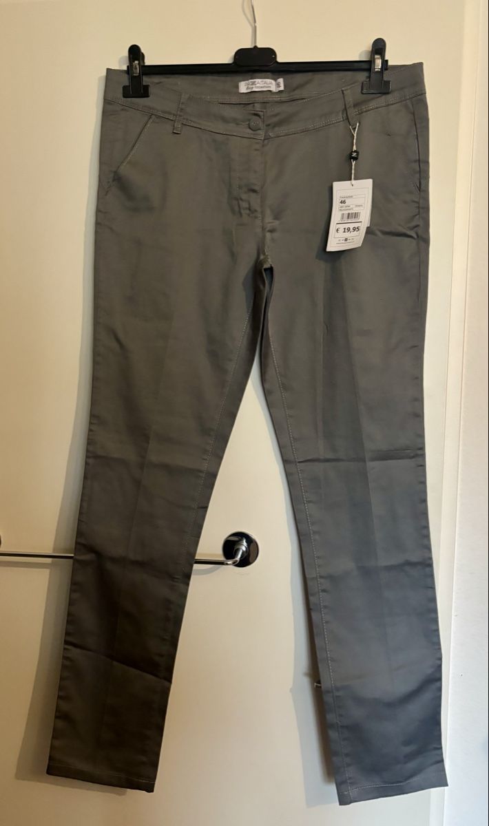 Jeans: Leicht Damenhose gr. 46 – Nuovo e nell'imballaggio originale da Volketswil venduto da Alisandra77