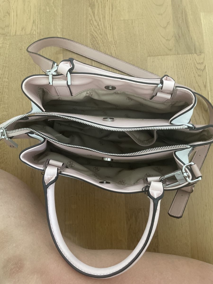 Guess Sacs femmes: Tasche Guess – D'occasion à Rümlang par fri_hjx2 2
