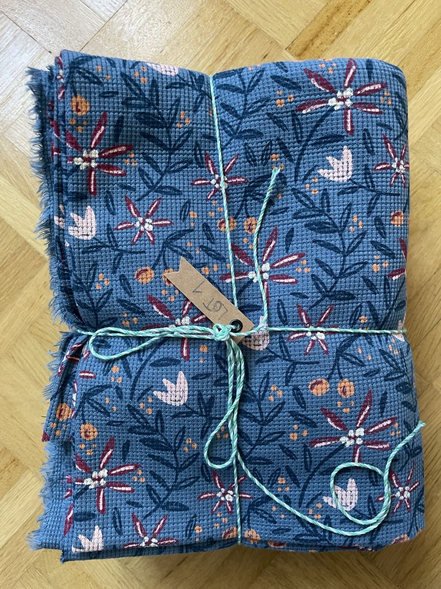 Tessuti: Stofflot 1 Jersey Blumenmuster – Usato da Fribourg venduto da Mymikrakra01 1