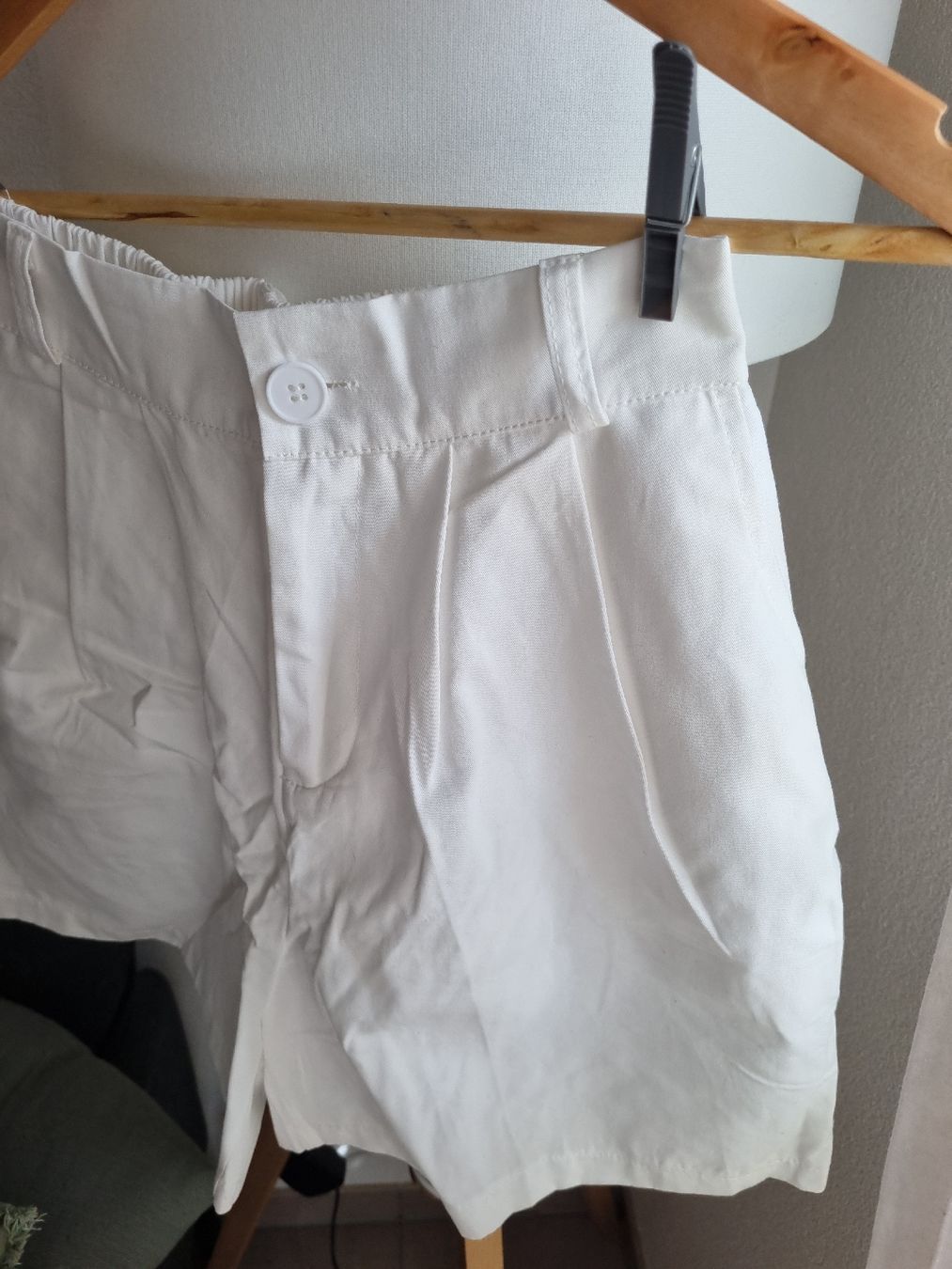Pantalons: White Shorts High Waist – Neuf avec emballage d'origine à Aigle par Smagbrelle18 2