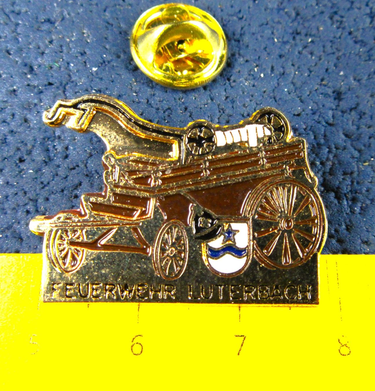 Swiss Placchette & Badge: FEUERWEHR OLDTIMER WAGEN PIN LUTERBACH – Usato da Ettingen venduto da Hausi4711